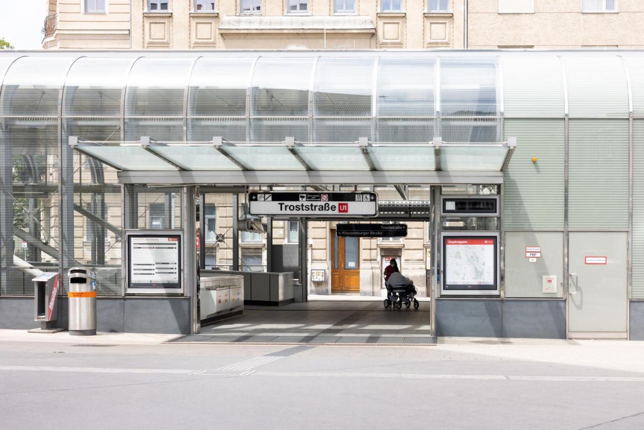 Spacious Station Apartment Wien
