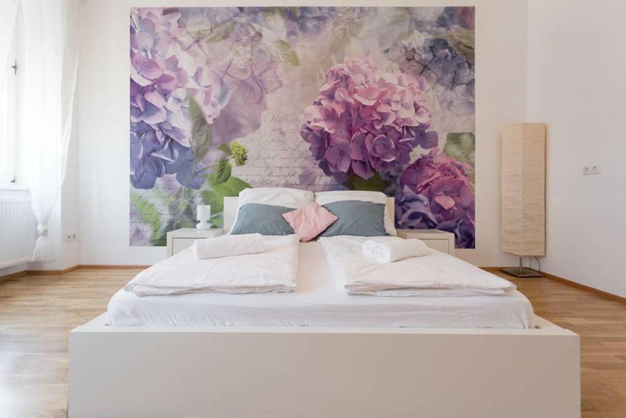 Spacious Station Apartment Wien